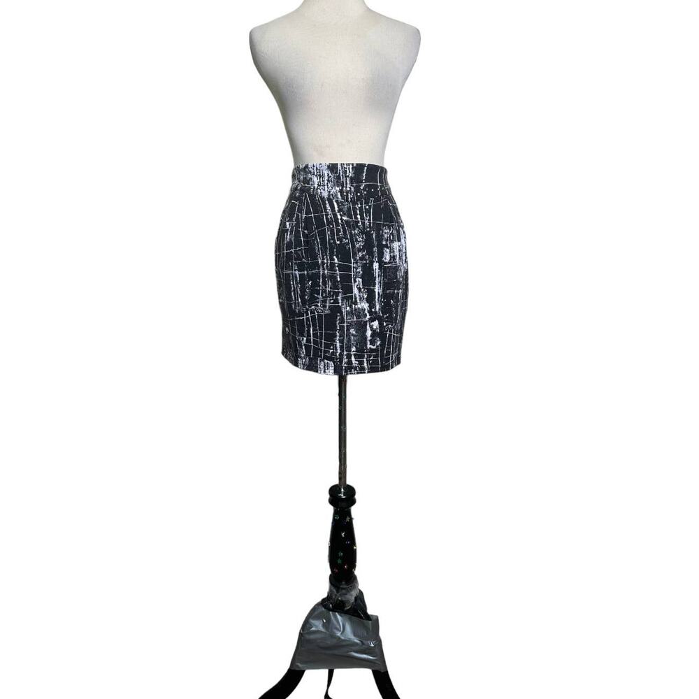 Mink Pink black tie dye studded pull on pleated mini skirt size medium